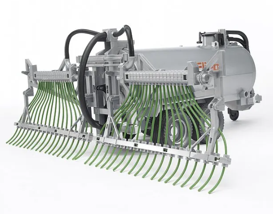 Bruder Fliegl Tanker with Spreader