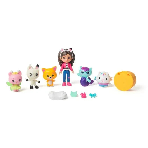 Gabby’s Dollhouse Movie figures and accessories including surprise toy, bag, hat and bow tie for play