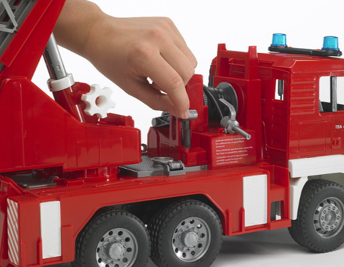 MAN FIRE ENGINE W/SOUND & LIGHT B10/2771