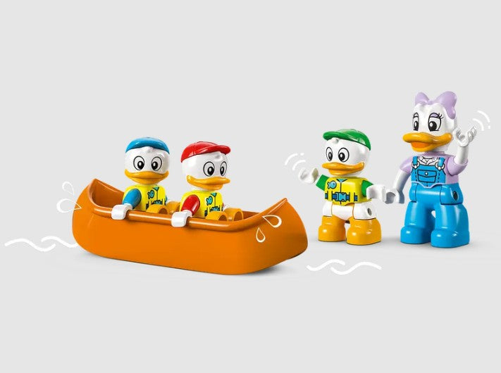 Close-up of Daisy Duck’s nephews in canoe from DUPLO 10997
