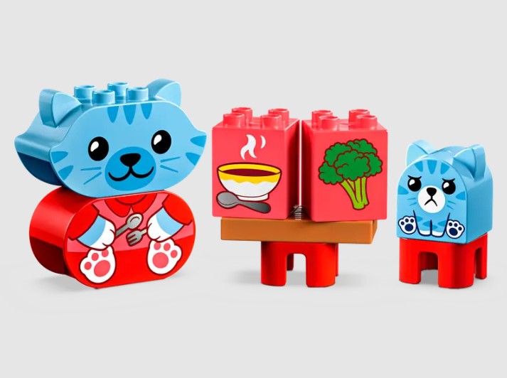 LEGO DUPLO kitten characters with food bricks from 10414 Daily Routines