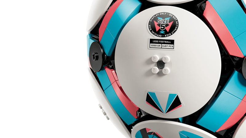 Close-up of LEGO Football 43019 outer panel showing size 5 display label and geometric teal, black and pink printed detail