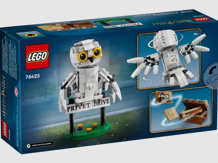 LEGO box back view showing Hedwig with wings extended and trunk details