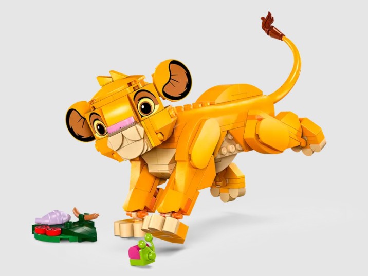 LEGO Disney Simba cub figure in playful pouncing pose with bugs – ToyTown.ie