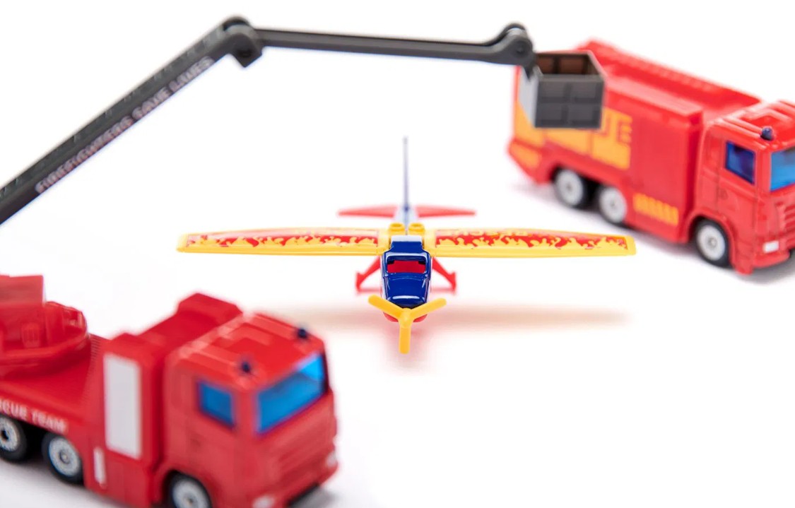 Siku Fire Brigade 6330 rescue plane with emergency ladder truck and accessories – Ireland