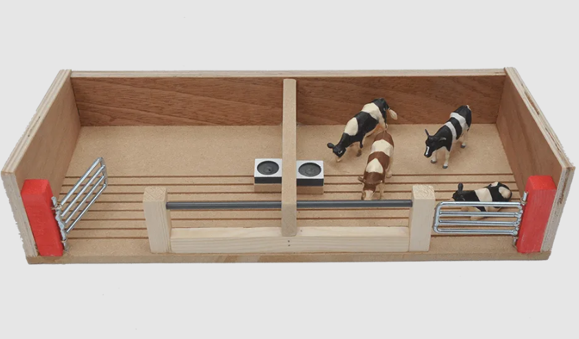 Millwood Cattle House with 2 Pens