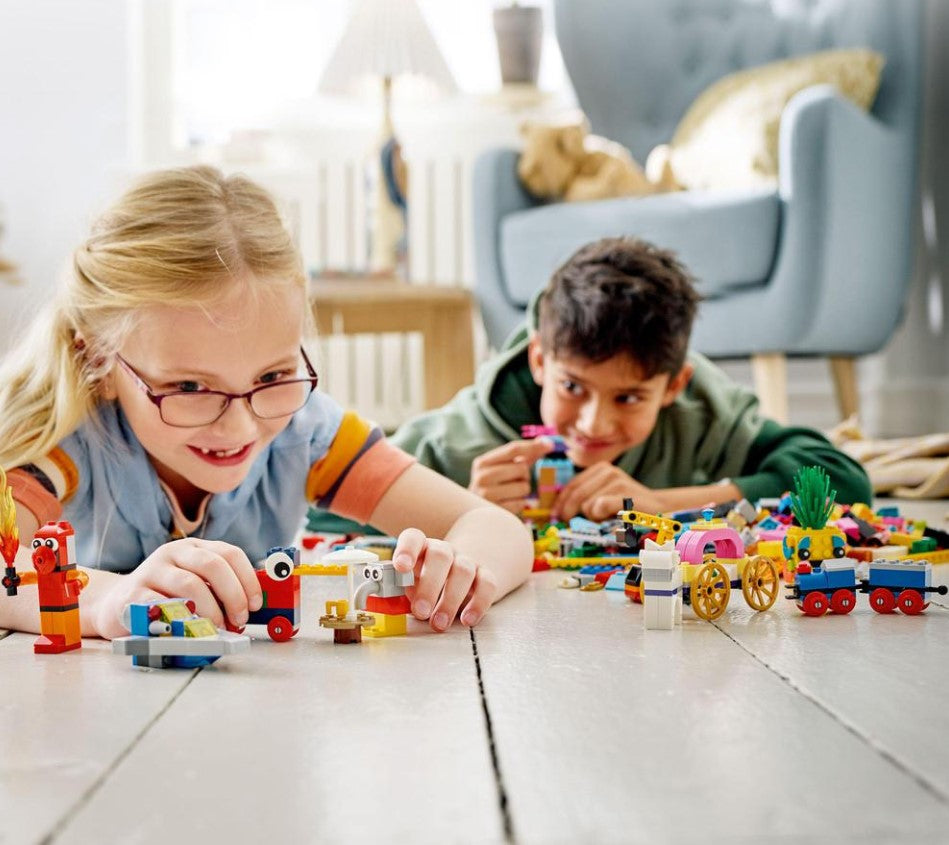 Lego Classic 90 Years of Play 11021