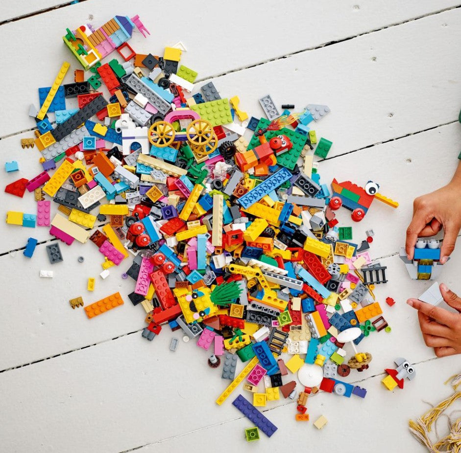 Lego Classic 90 Years of Play 11021