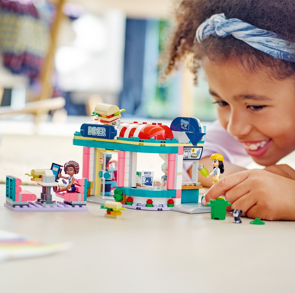 Lego Friends Heartlake Downtown Diner - 41728