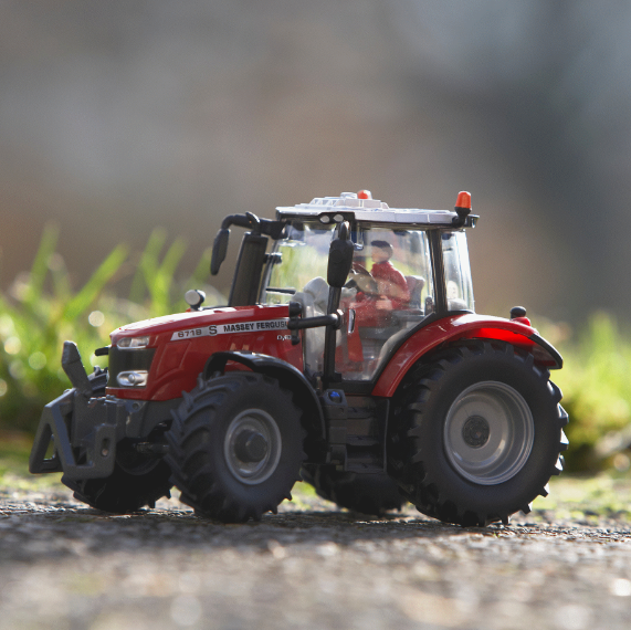 Britains Massey Ferguson 6718 S Tractor - 43235