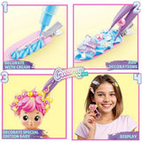 Four step Creamy Deco instruction graphic showing blue decorating cream piped onto a pink hair clip, decorations added with tweezers, a baby doll's hair decorated with fruit slices and a girl displaying finished hair clips.