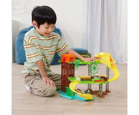 Dickie Toys Jungle Garage playset shown in a jungle themed promotional scene.