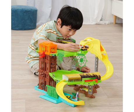 Dickie Toys Jungle Garage with its multilevel parking structure and jungle racing track in a promotional scene.