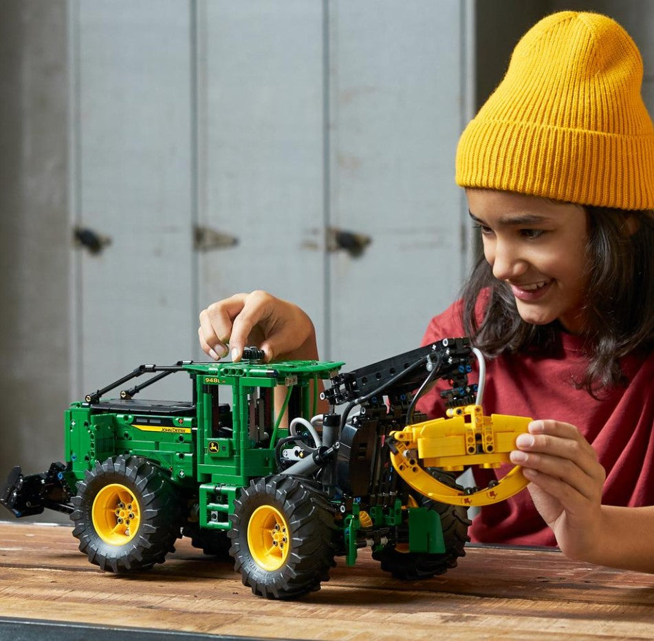 Lego Technic John Deere 948L-ll Skidder - 42157