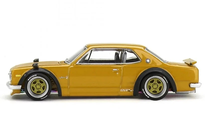 Side profile of Kaido House Nissan Skyline 2000 GT-R Kaido Street V2 showing Safari Gold bodywork, wide black wheel arches, deep dish gold wheels and rear spoiler