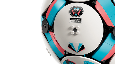 Close-up of LEGO Football 43019 outer panel showing size 5 display label and geometric teal, black and pink printed detail