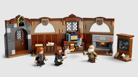 LEGO Charms Class 76442 – Open classroom scene with magic and figures