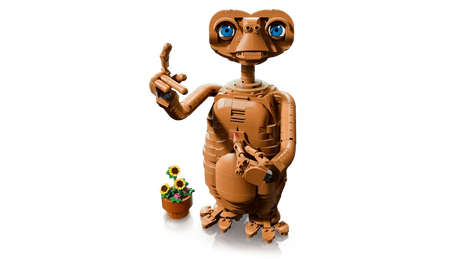 LEGO Ideas E.T. the Extra-Terrestrial 21370 model with one finger raised and the flower pot beside its feet