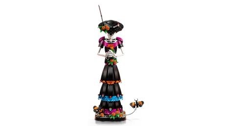 Front view of the LEGO Ideas La Catrina 21372 figure with hands clasped and butterflies beside the floral base