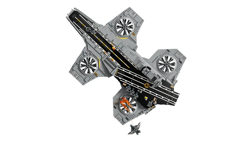 Overhead view of the LEGO Marvel S.H.I.E.L.D. Helicarrier showing the intersecting runways, four rotors, flame details and Quinjet
