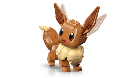 LEGO Pokémon Eevee 72151 model turned slightly with ears raised and tail visible