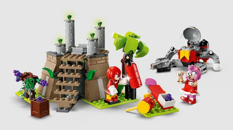 LEGO Amy and Knuckles protect shrine from Eggrobo attack