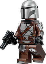 LEGO Star Wars Hutt Palace Sentry Droid Showdown 75451 Mandalorian minifigure holding a black blaster