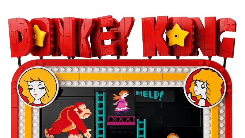Close-up of the LEGO Super Mario Donkey Kong Arcade 72051 marquee and Lady character portraits