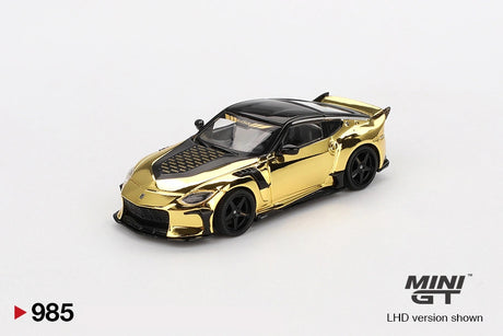 Mini GT Nissan Z VeilSide FFZ400 Gold Chrome front three quarter view showing the patterned black bonnet, gold front bumper, black splitter, side vents and five spoke wheels