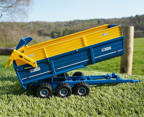 Britains Kane Tri-Axle Halfpipe Silage Trailer