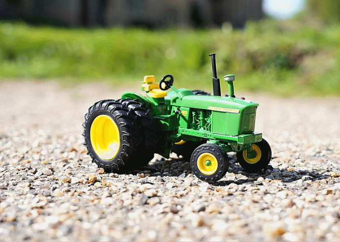 Britains John Deere 4020 Tractor (with dual rear wheels) - 43311