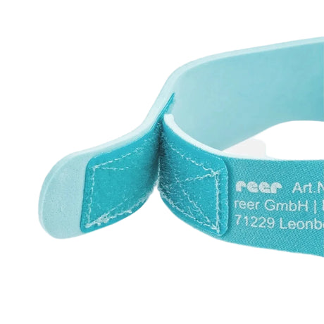 Reer My Happy Bath Cap Shampoo Shield velcro fastening detail showing adjustable strap, stitching, and fabric outer material