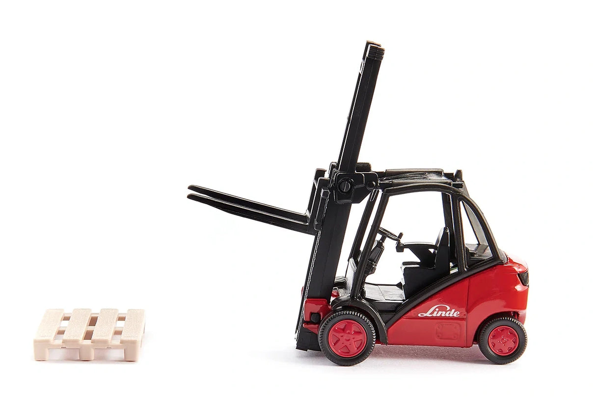 Siku 1:50 Forklift Truck 1722 side view with forks raised and pallet nearby