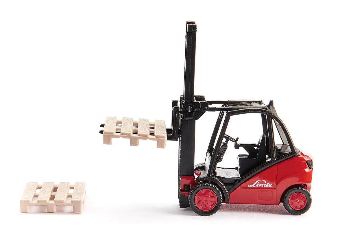 Siku 1:50 Forklift Truck 1722 side view with lift raised and pallet attached