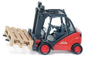 Siku 1:50 Forklift Truck 1722 side view holding a wooden pallet
