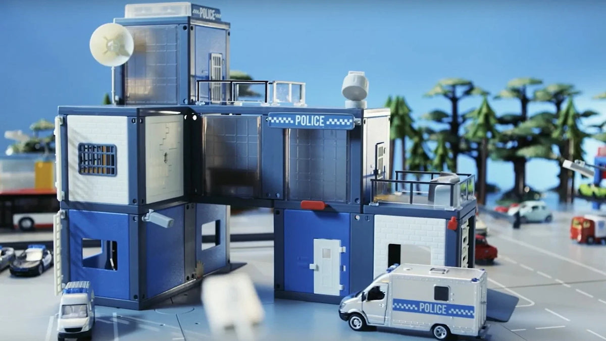 Siku Police Station 5510 in a SIKUWORLD street scene with police vehicles, modular station buildings and road layout