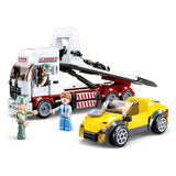 Sluban Town Car Trailer set showing the white and red six wheel flatbed tow truck, separate yellow sports car and three figures beside the vehicles