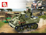 Sluban WWII M5 Light Tank in a battlefield scene showing the green tracked tank, rotating turret and soldier figures