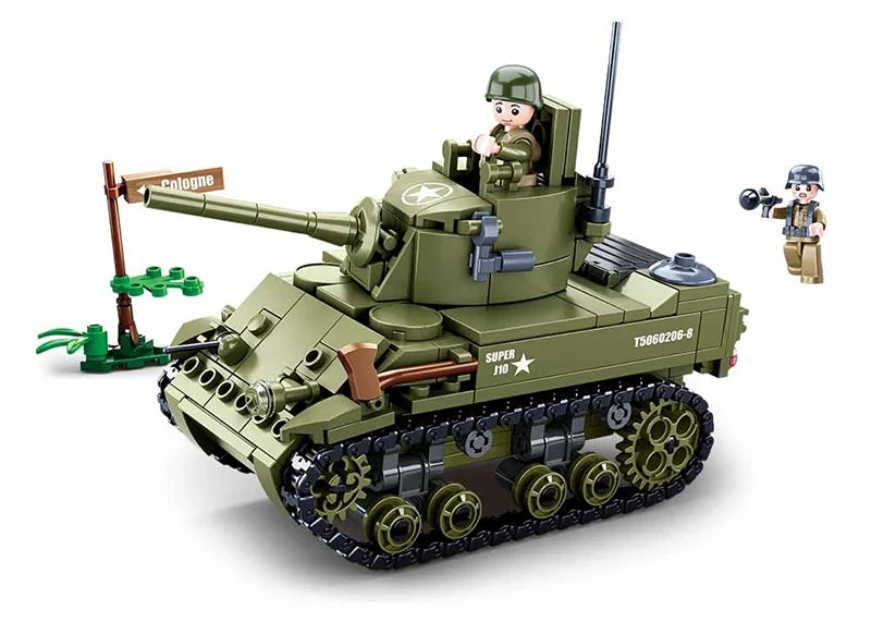 Sluban WWII M5 Light Tank front angled view showing the tracked tank, turret, main gun and soldier figures