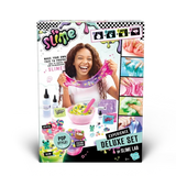 Front of the So Slime Experience Deluxe Set Pop Style packaging showing a smiling girl stretching pink slime, a mixing bowl, slime ingredients and colourful decorated slime pots.