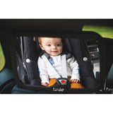Tinéo Backseat Mirror showing a child reflected from a rear facing car seat