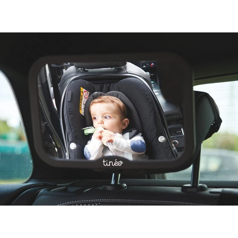 Tinéo Backseat Mirror mounted on a rear headrest with child reflected