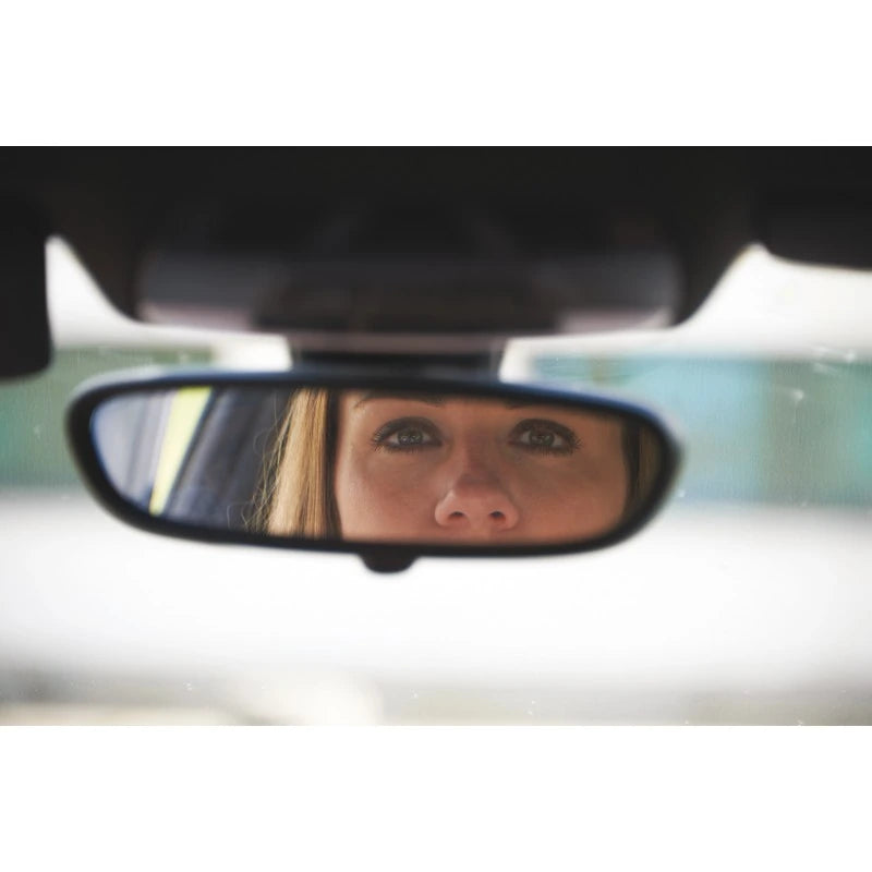 Tinéo Backseat Mirror view seen through a car rear view mirror