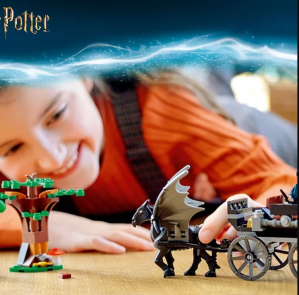 Lego Harry Potter Hogwarts Carriage and Thestrals - 76400